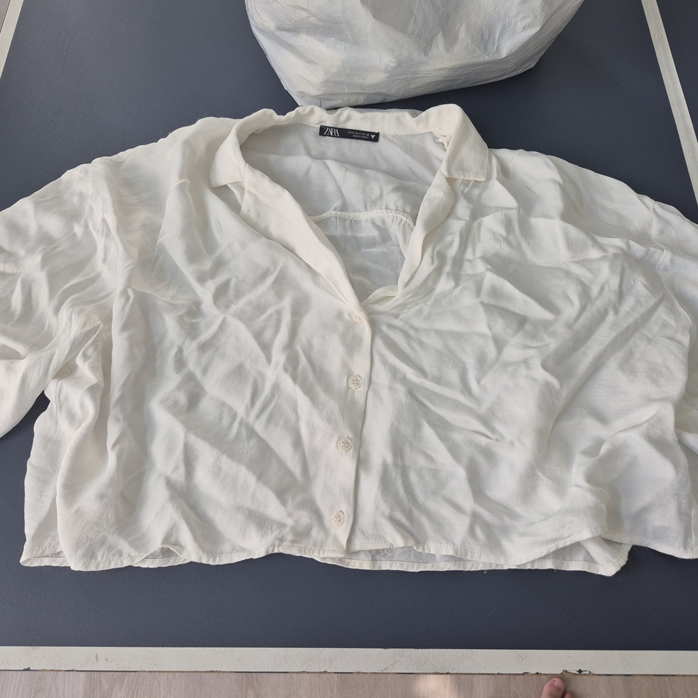 Zara Women's Cream Button-Down Shirt